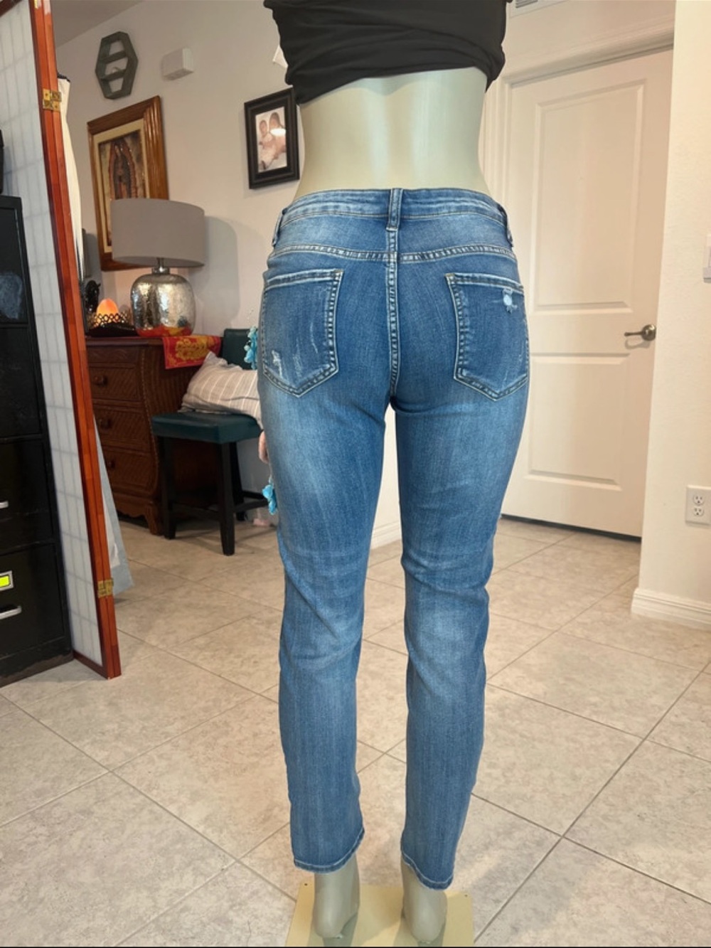 Boston Proper Blue Denim Ankle Jeans with Floral Appliqué - Picture 3 of 10